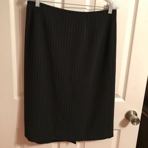 Women’s 2 piece Le Suit Size 14 Jacket/12 skirt